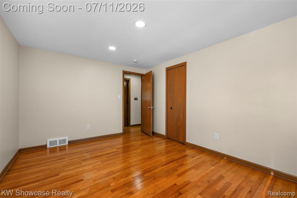 8362 Sunburst, Center Line, MI 48015 — Photo 38