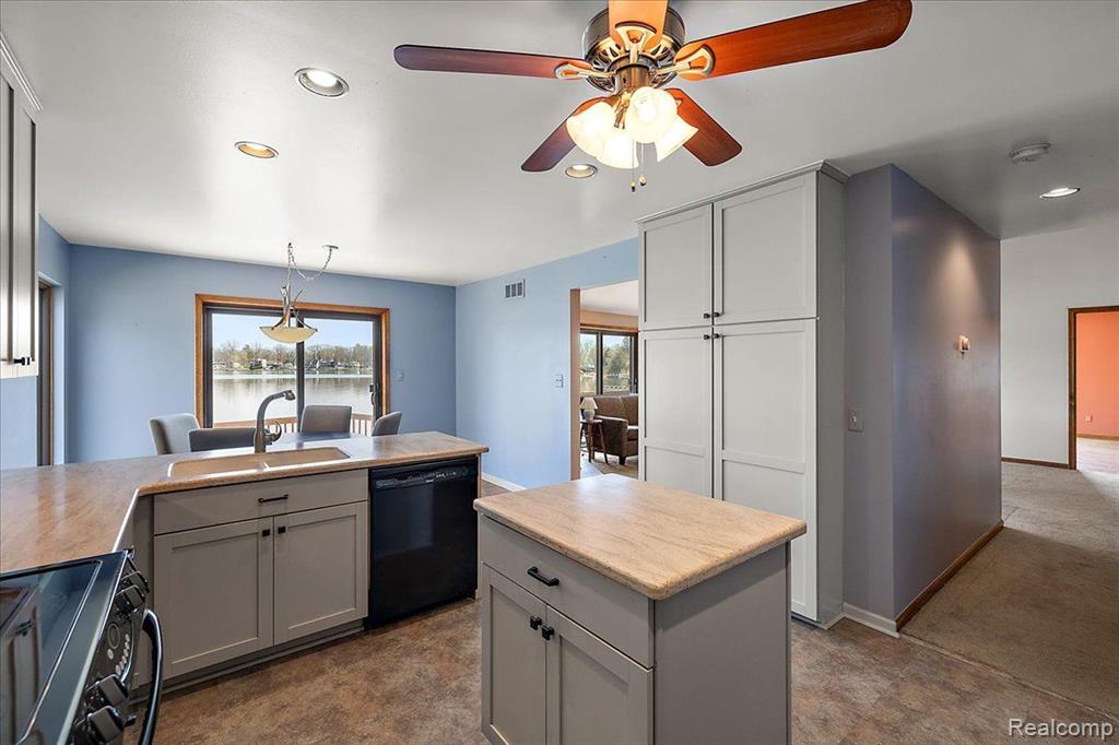 7322 MACEDAY LAKE Road, Waterford, MI 48329 — Photo 15