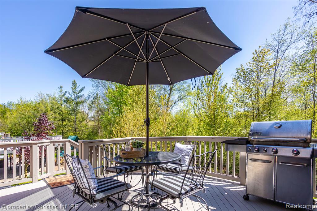 45571 IRVINE Drive, Novi, MI — Photo 45