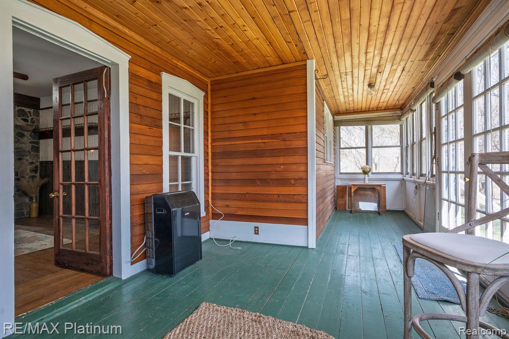 565 SLEAFORD Road, Howell, MI 48843 — Photo 6