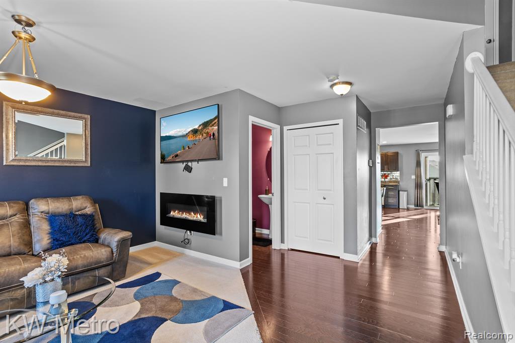 7966 Hallie Drive, Ypsilanti, MI 48198 — Photo 6