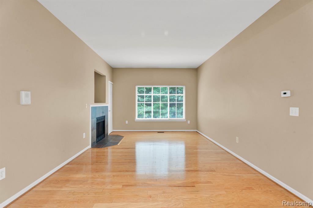 5379 Twin Oaks Drive, Sterling Heights, MI 48314 — Photo 10