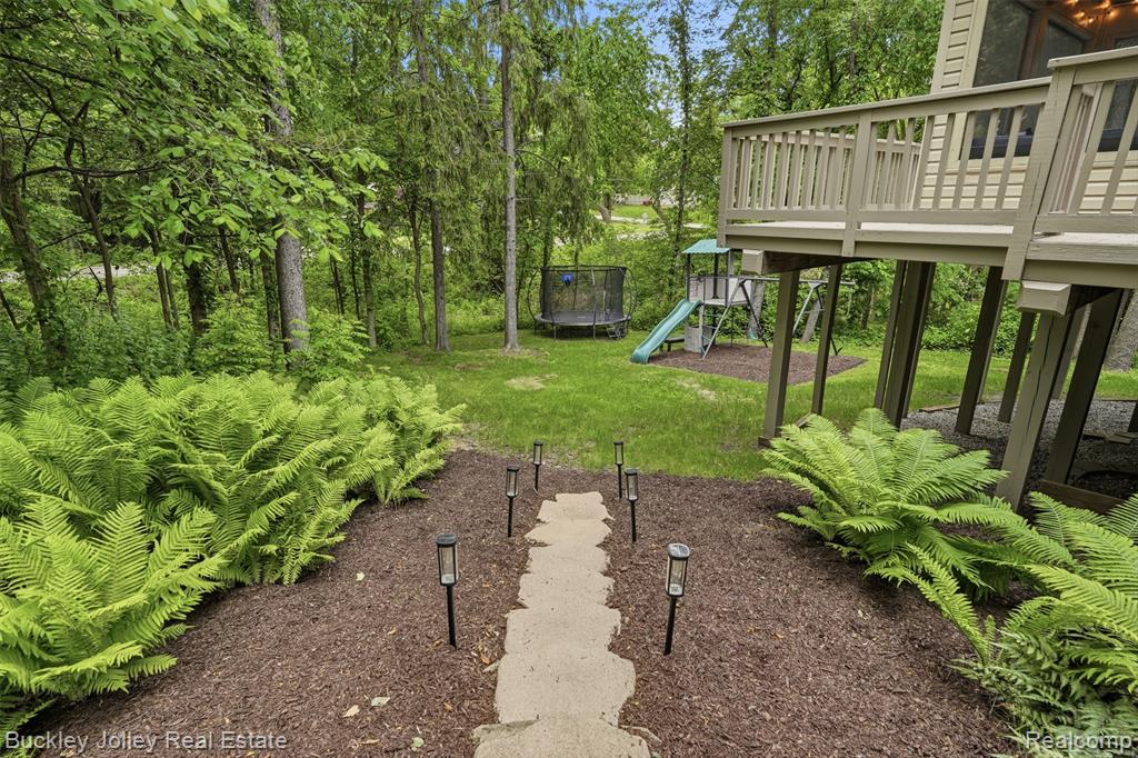 7829 Hillside Lakes Drive, Brighton, MI 48116 — Photo 37