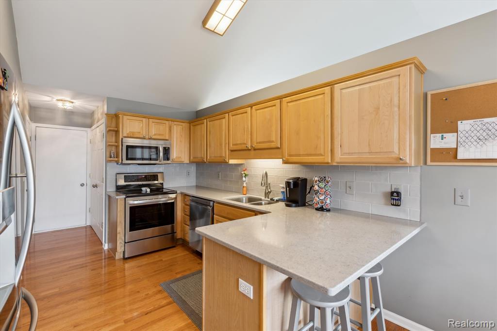 7206 Glen Oak Court, Grand Blanc, MI 48439 — Photo 18