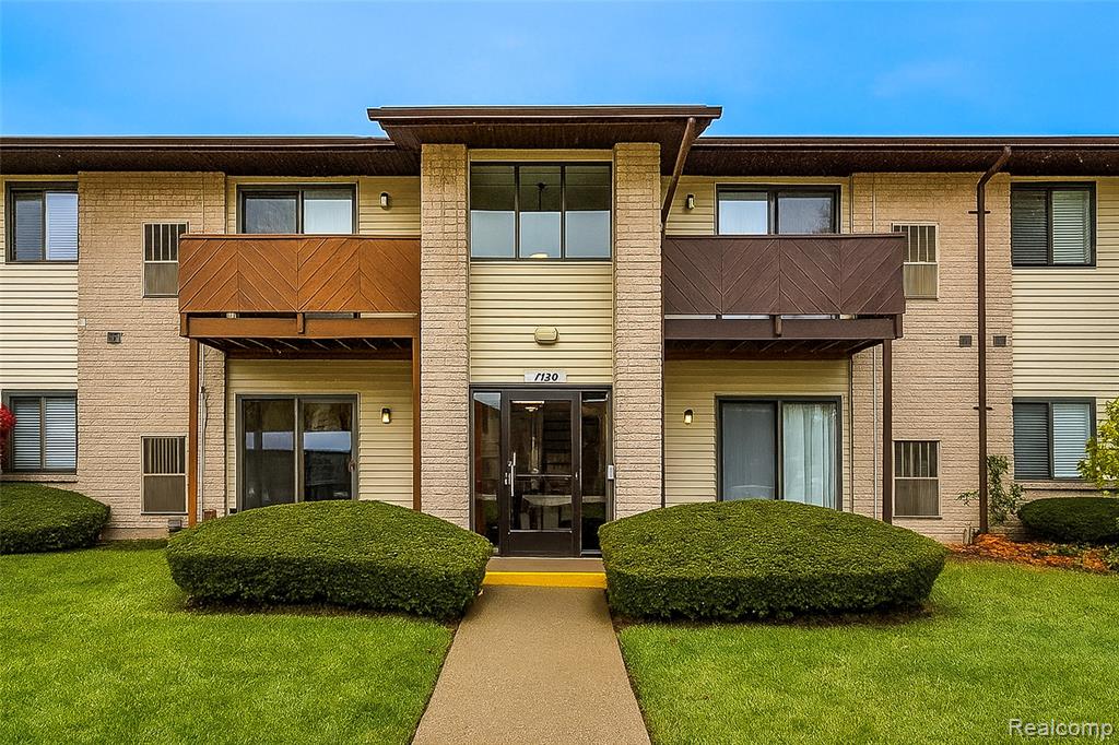 7590 MANOR Circle, Westland, MI — front exterior