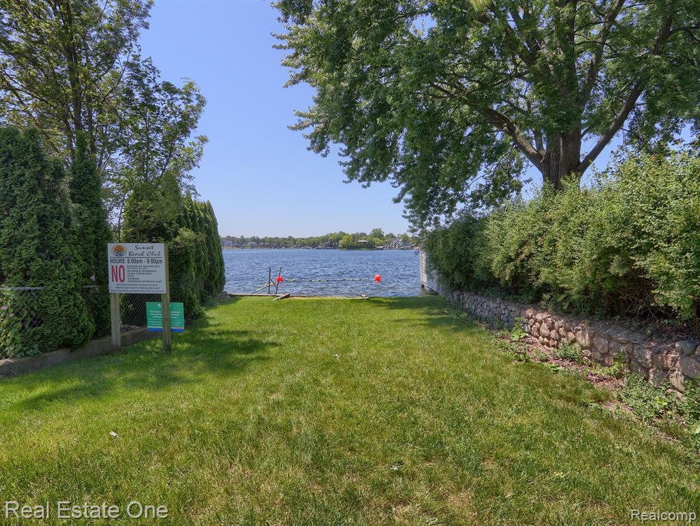 643 DETROIT Avenue, Lake Orion, MI 48362 — Photo 22