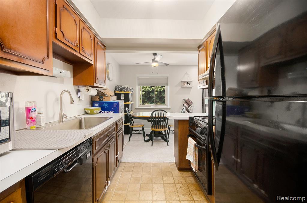 510 Riviera Drive, 157, Saint Clair Shores, MI 48080 — Photo 6