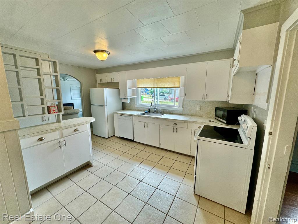 890 FARNSWORTH Road, White Lake, MI — Photo 6