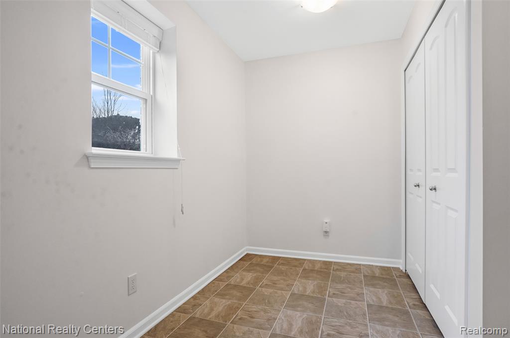 3127 Chambers W, Wixom, MI 48393 — Photo 37
