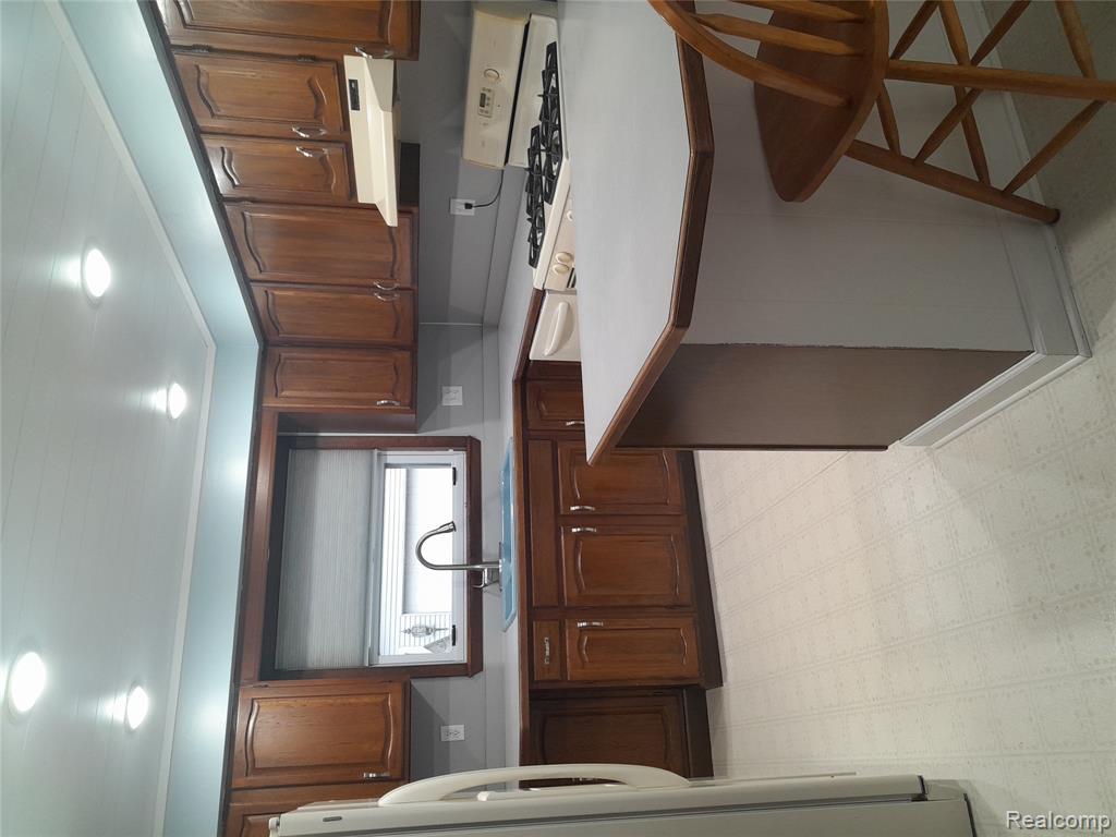 8354 Fenton Road, Grand Blanc, MI 48439 — Photo 21