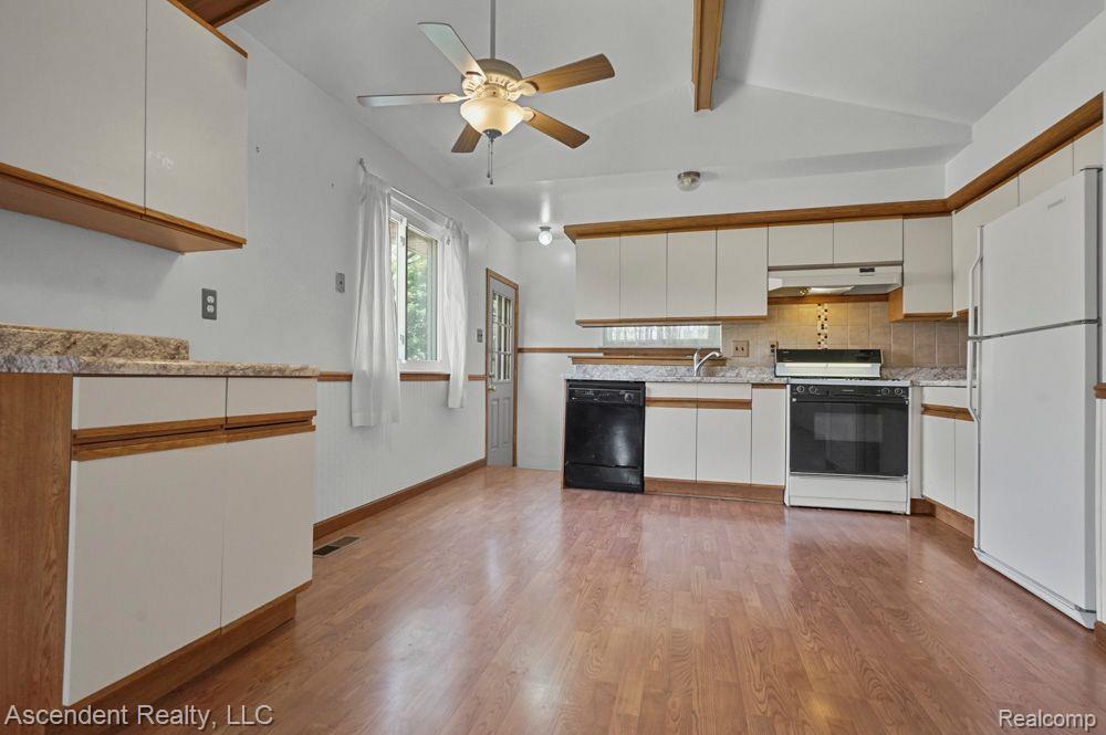 42763 MICHIGAN Drive, Sterling Heights, MI 48313 — Photo 8