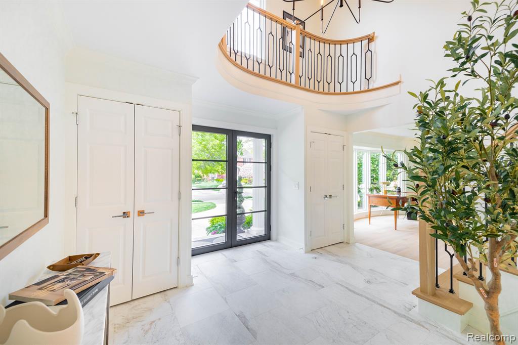 655 CANTERBURY Road, Grosse Pointe Woods, MI 48236 — Photo 5