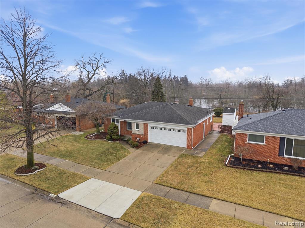 7697 Carrousel Boulevard, Westland, MI — Photo 8