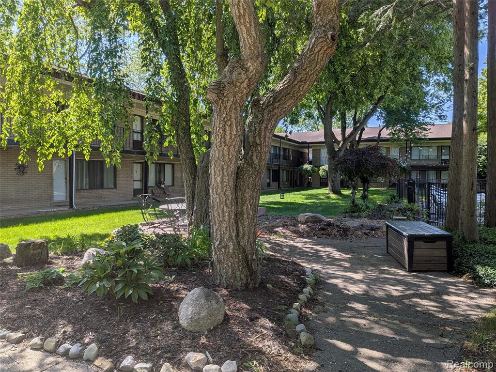 995 N Cass Lake Road, 218, Waterford, MI 48328 — Photo 15