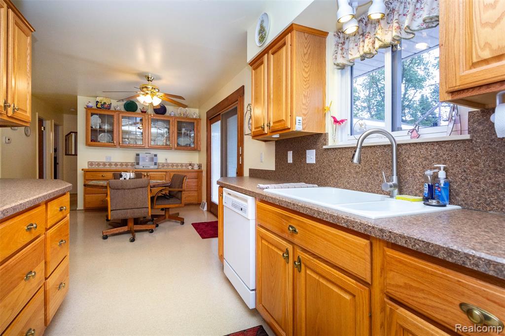 772 Robbinann Drive, Waterford, MI 48328 — Photo 13