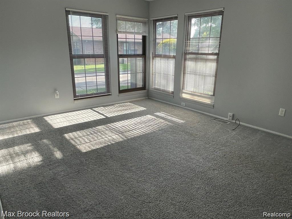 2806 ROUNDTREE Drive, Troy, MI 48083 — Photo 10