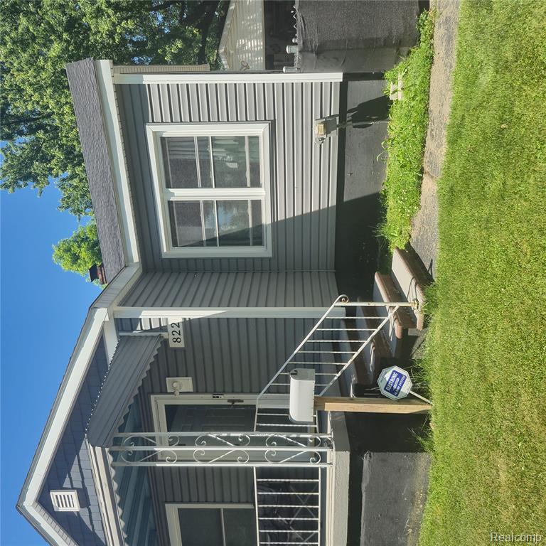 822 Crawford Street, Flint, MI 48507 — Photo 2