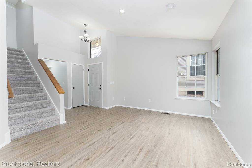 886 Whisperwood Trail, Fenton, MI 48430 — Photo 4