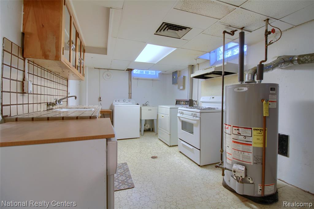 6511 Henry Ruff Road, Garden City, MI — Photo 27