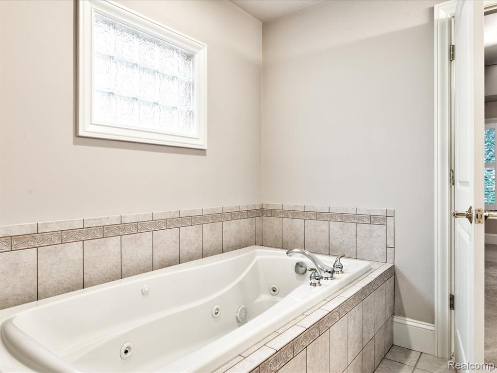 3084 Aberdeen Court, Port Huron, MI 48060 — Photo 18