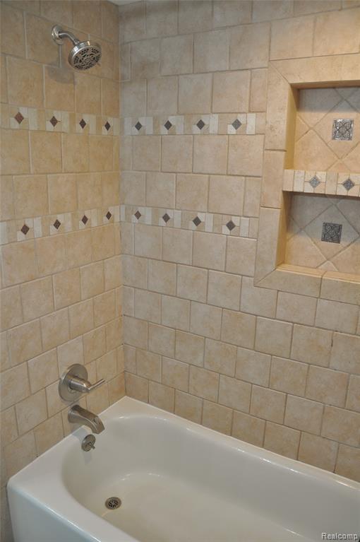 5443 English Drive, Troy, MI 48085 — Photo 14