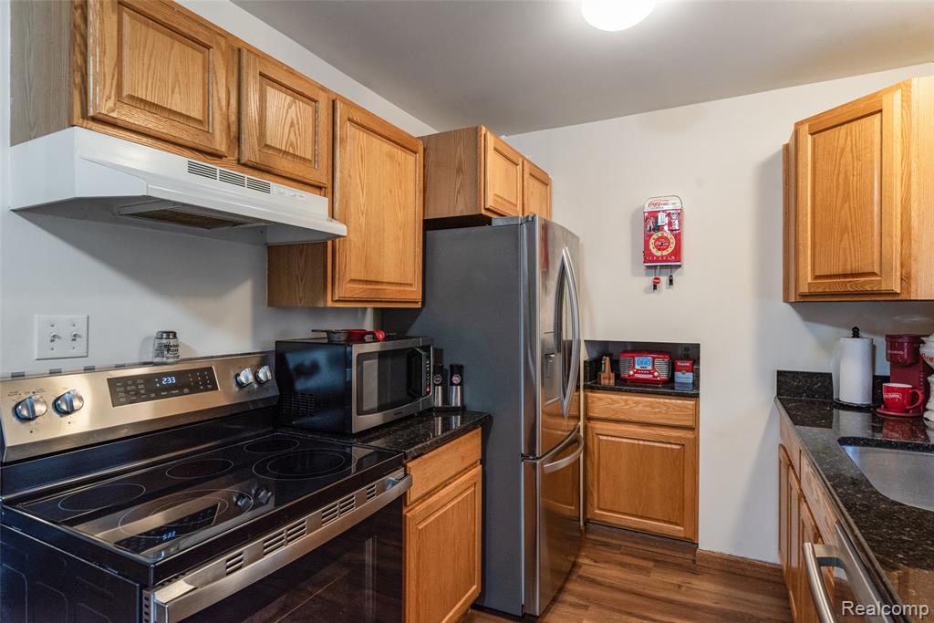 4245 Bunker Avenue, West Bloomfield, MI 48323 — Photo 7