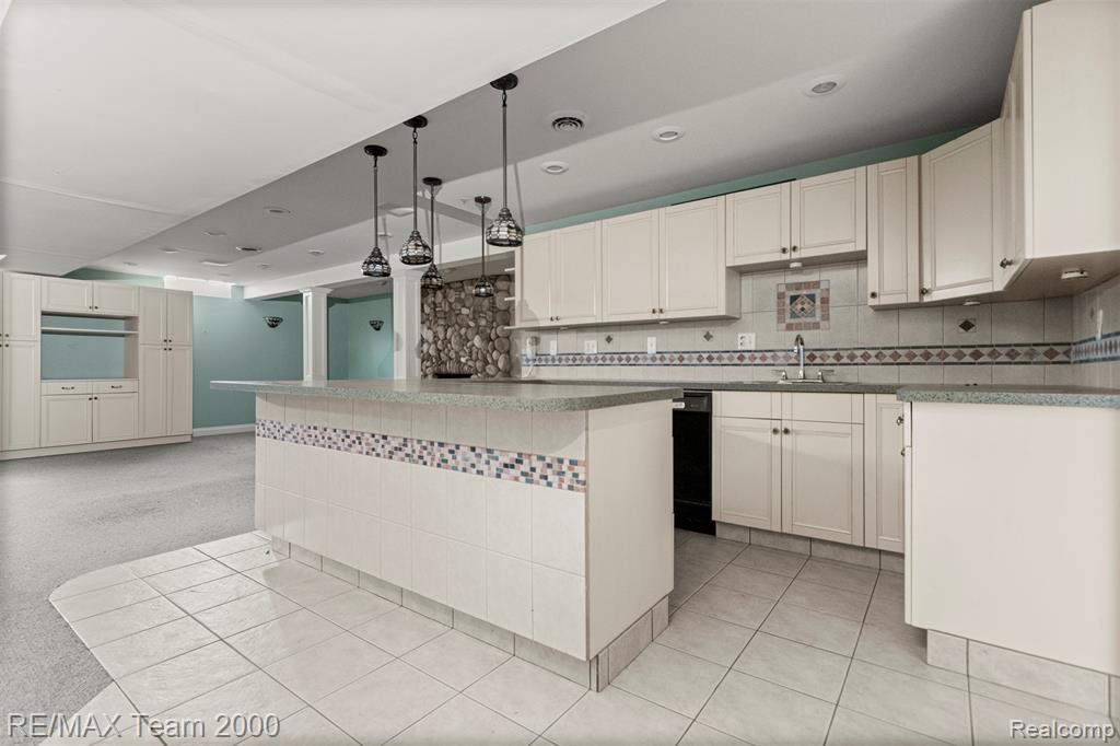 741 Briarcliff Drive, Grosse Pointe Woods, MI 48236 — Photo 59