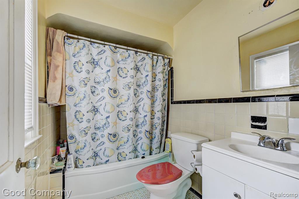 7686 W PARKWAY Street, Redford, MI 48239 — Photo 9