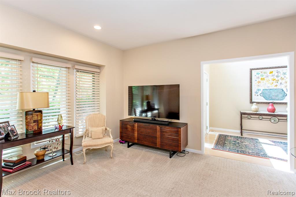 6524 Pleasant Lake Court, West Bloomfield, MI — Photo 8