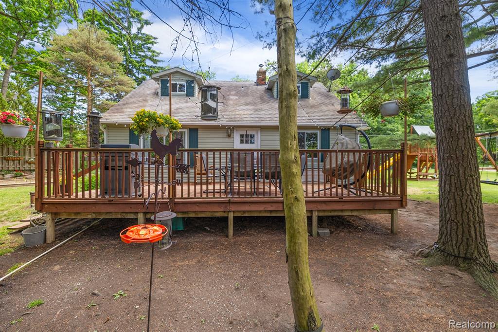 8110 W CIRCLE Drive, Clarkston, MI 48348 — Photo 37