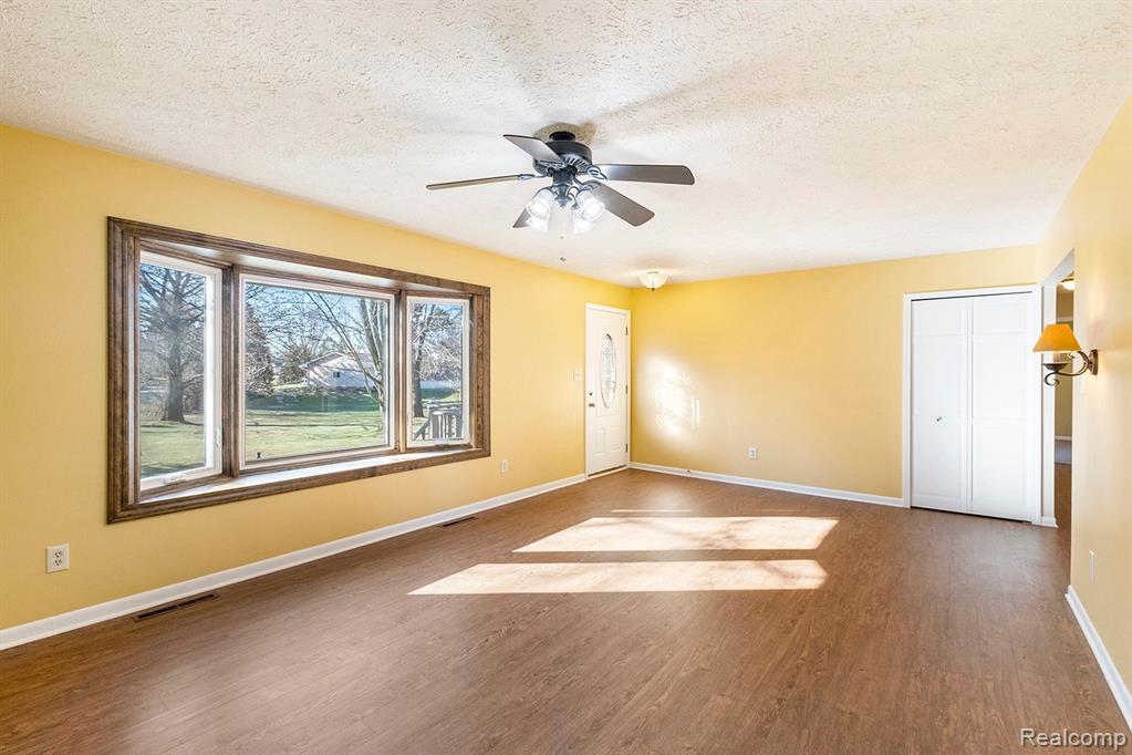 9170 ROBERT BURKE Drive, Brighton, MI 48116 — Photo 6