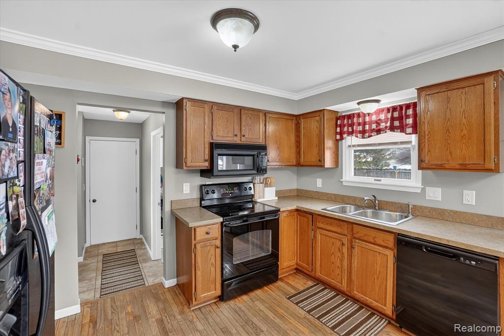 8051 Rose Lane, Goodrich Vlg, MI — Photo 14