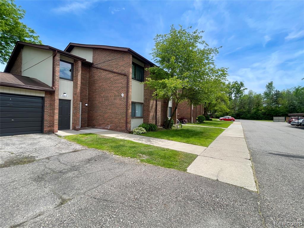 33765 Pondview Circle, Livonia, MI 48152 — Photo 3