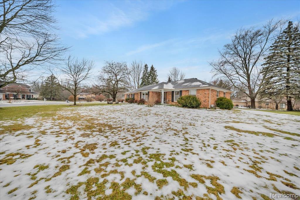 6091 Kings Shire Road, Grand Blanc, MI 48439 — Photo 2