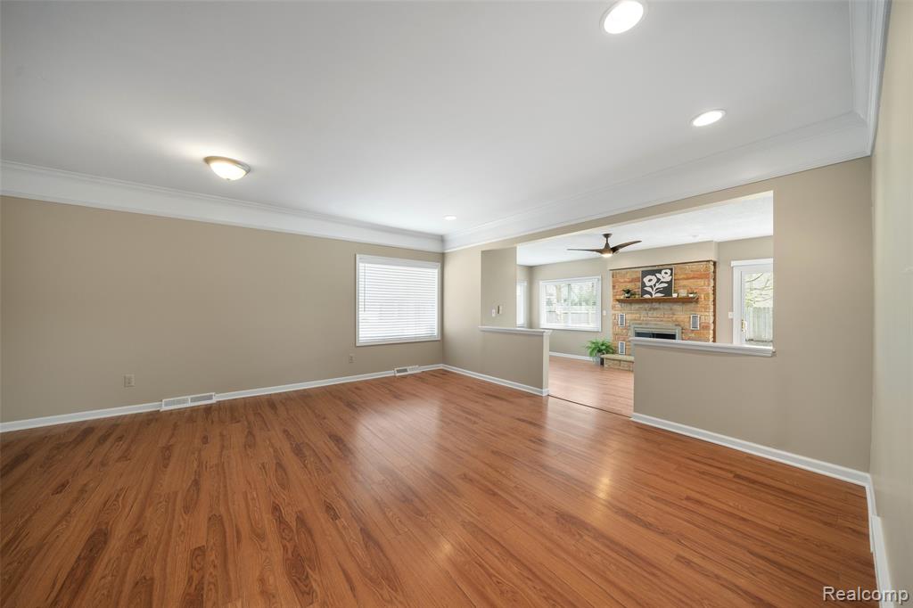 8603 Hibbing Street, Commerce Twp, MI 48382 — Photo 10