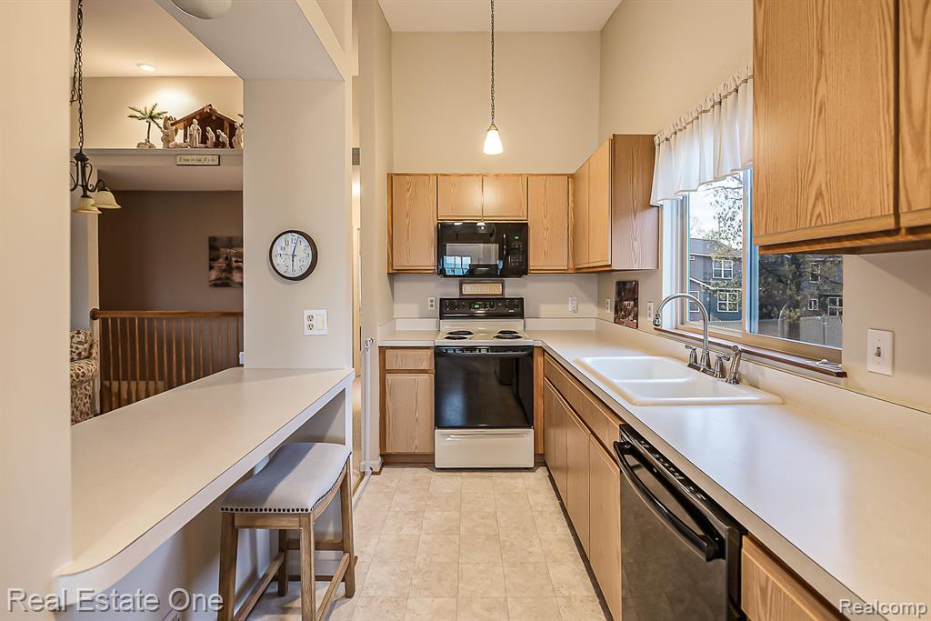 62310 ARLINGTON CIRCLE, 6, South Lyon, MI 48178 — Photo 6