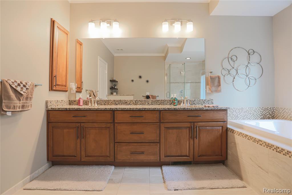 55761 Timbers Edge Drive, Shelby Twp, MI 48316 — Photo 20