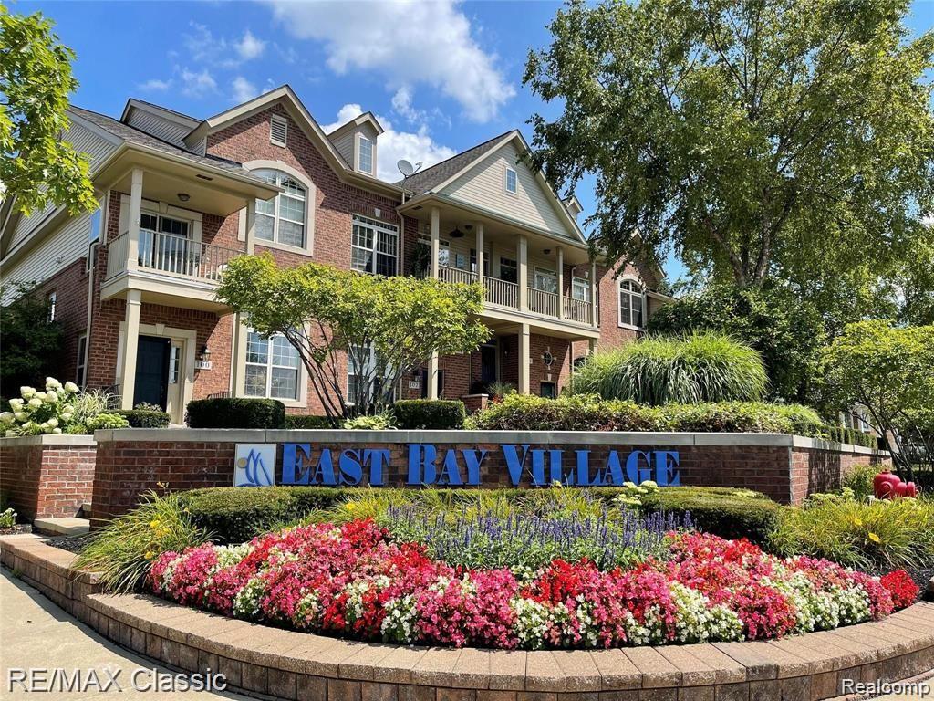 428 Boardwalk Drive, Walled Lake, MI 48390 — front exterior