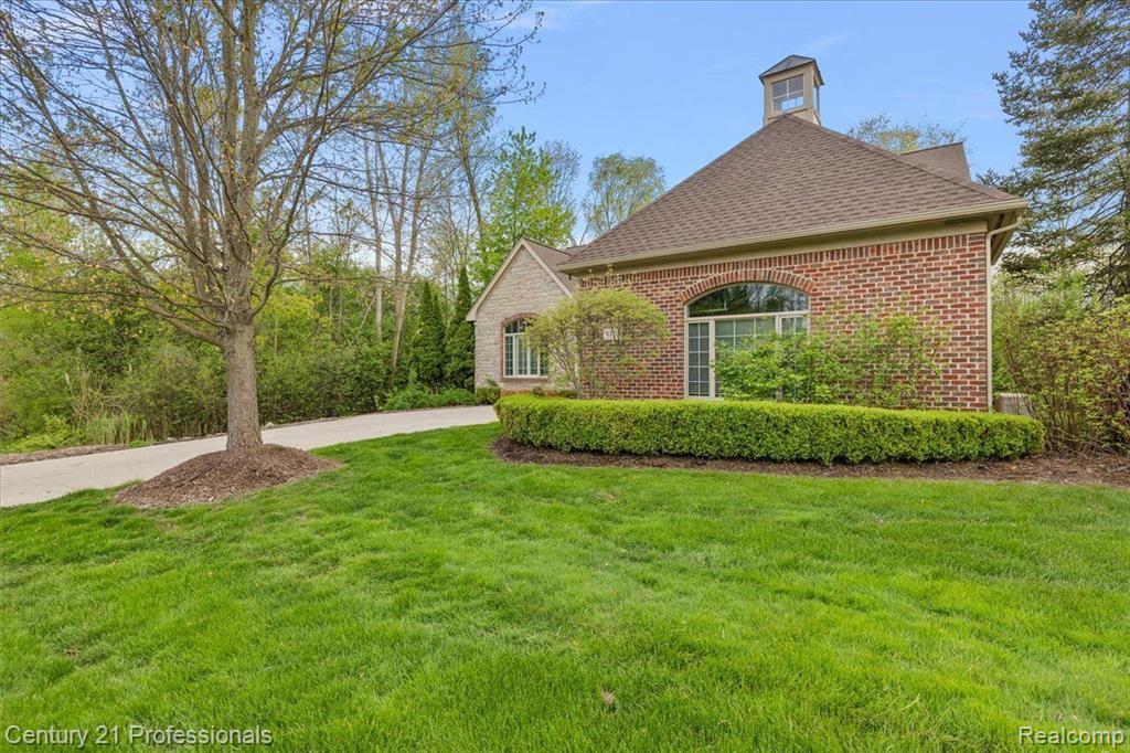4735 OAKHURST RIDGE Road, Clarkston, MI 48348 — Photo 71