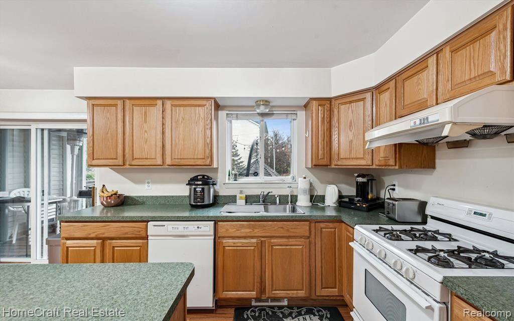 5979 CEDAR RIDGE Drive, Ann Arbor, MI 48103 — Photo 13