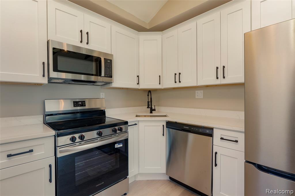 932 Mace Avenue, Madison Heights, MI 48071 — Photo 5