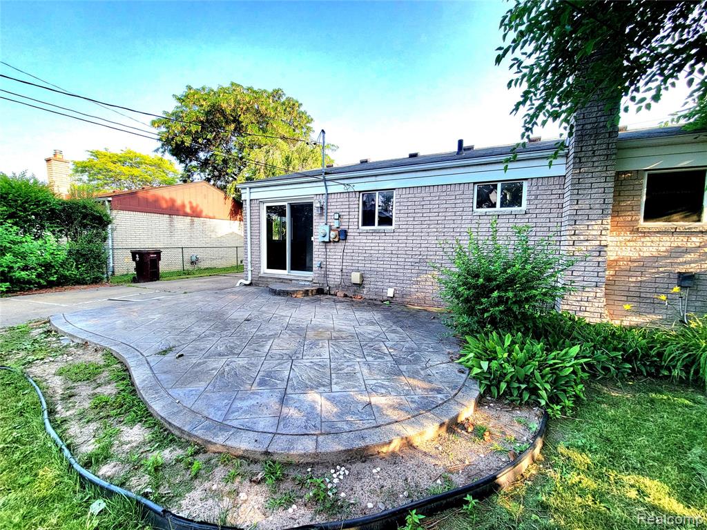 8527 State Park, Center Line, MI 48015 — Photo 5