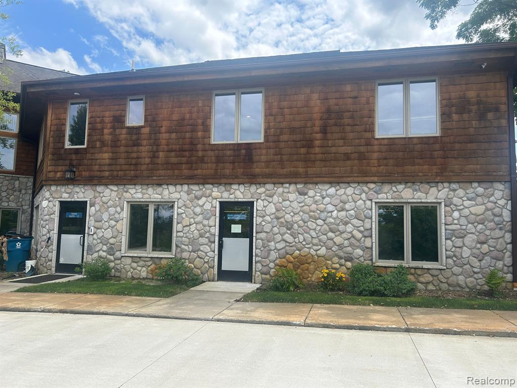 15045 DIXIE HWY, Holly, MI 48442