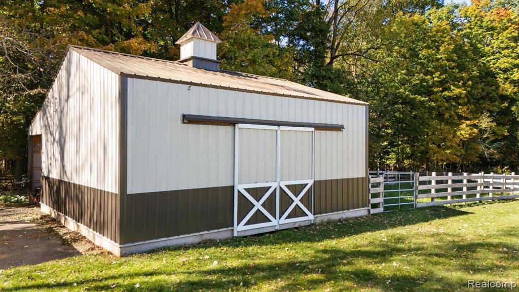 1131 N SEARLS Road, Webberville, MI 48892 — Photo 51