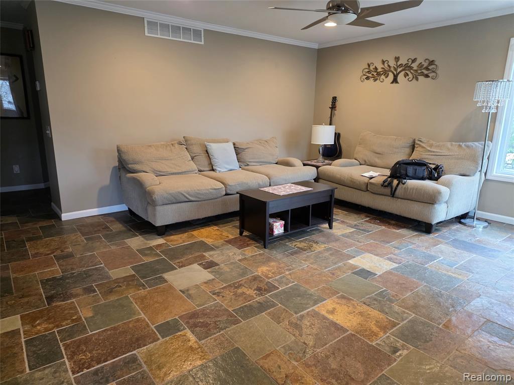 5025 S Saybrook Court, 15, Waterford, MI 48327 — Photo 5