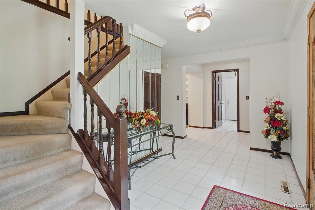 5389 Vincennes Drive, Bloomfield Hills, MI 48302 — Photo 22