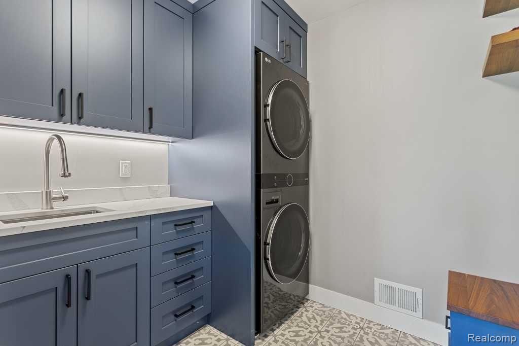 6082 VINEYARD Avenue, Ann Arbor, MI 48108 — Photo 17
