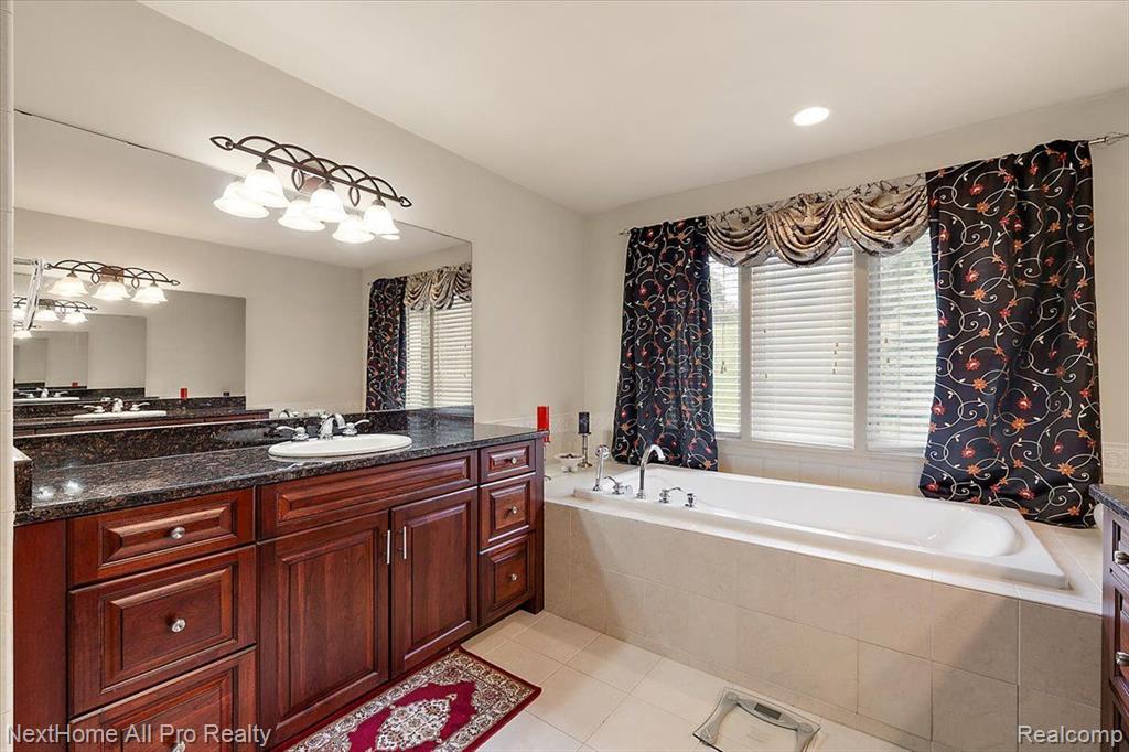 18730 MARBLE HEAD Drive, Northville, MI 48168 — Photo 37