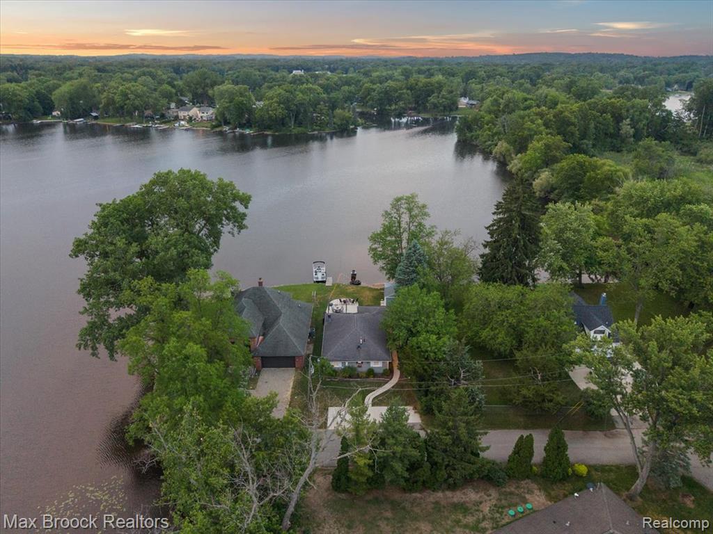 486 Charlevoix Street, Commerce Twp, MI 48382
