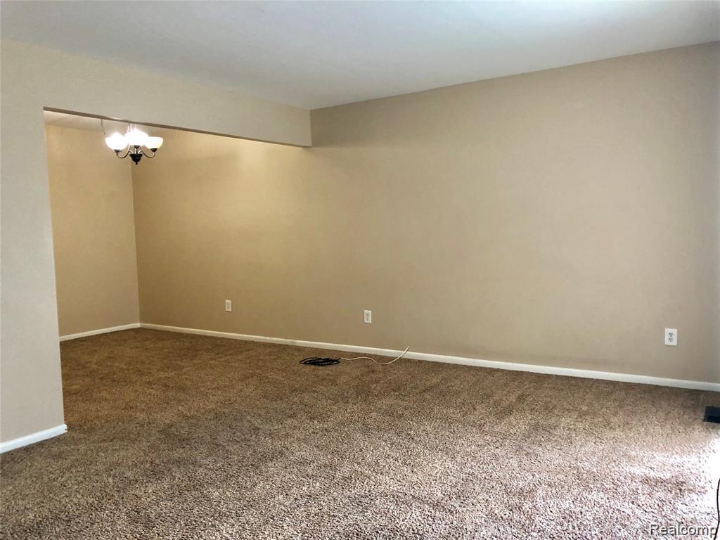 8564 Hampshire Drive, Sterling Heights, MI 48313 — Photo 7